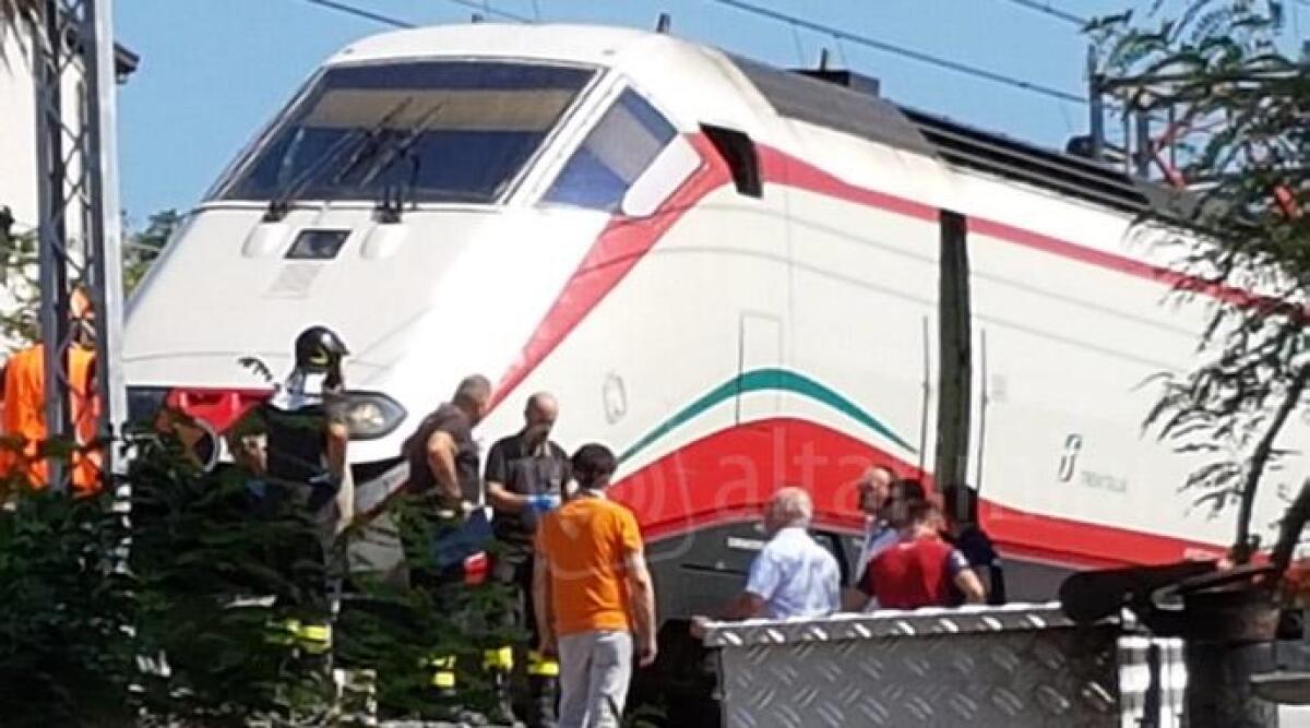 Investimento mortale a Cattolica, treni fermi sulla tratta Riccione-Pesaro -