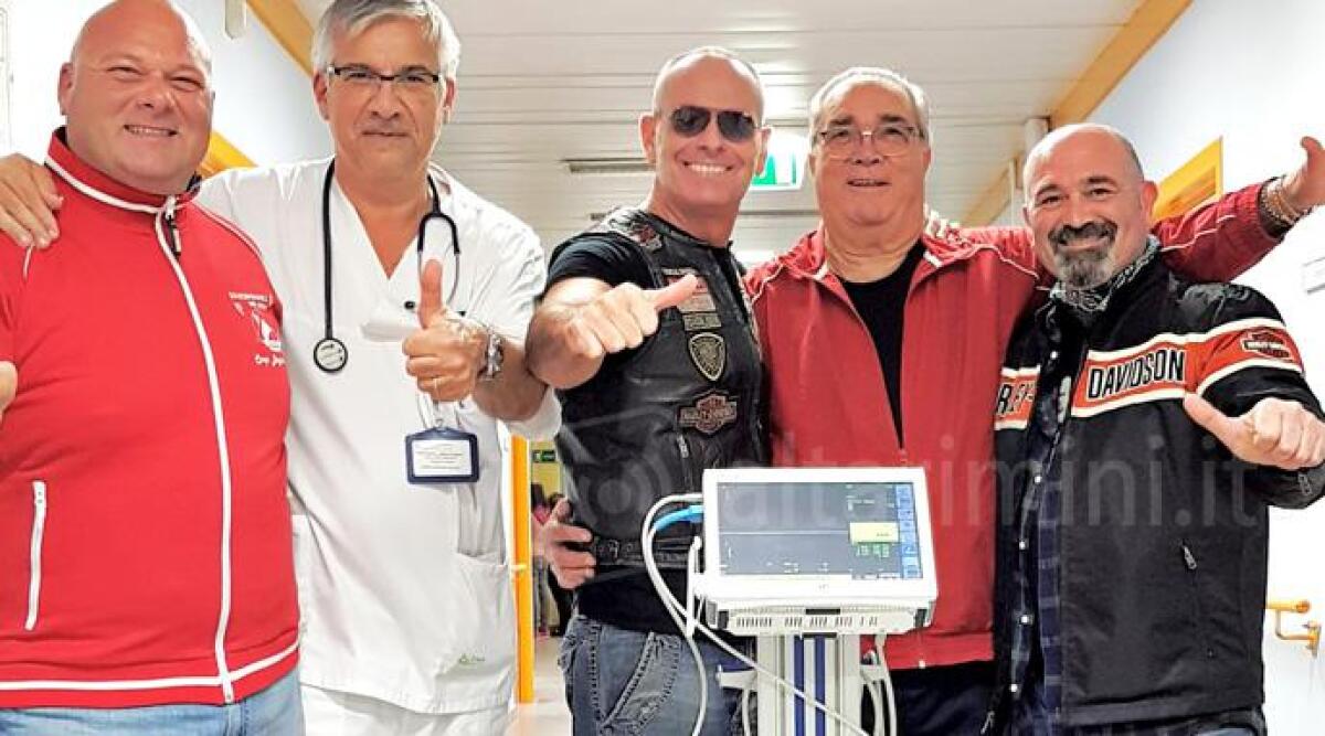 Donazione all'ospedale di Riccione dalla Cooperativa Bagnini e dal club Harley Davidson - 