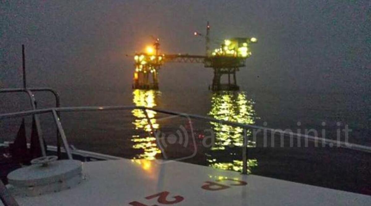 Tre comandanti di motonavi denunciati: passavano troppo vicine alle piattaforme del metano - 