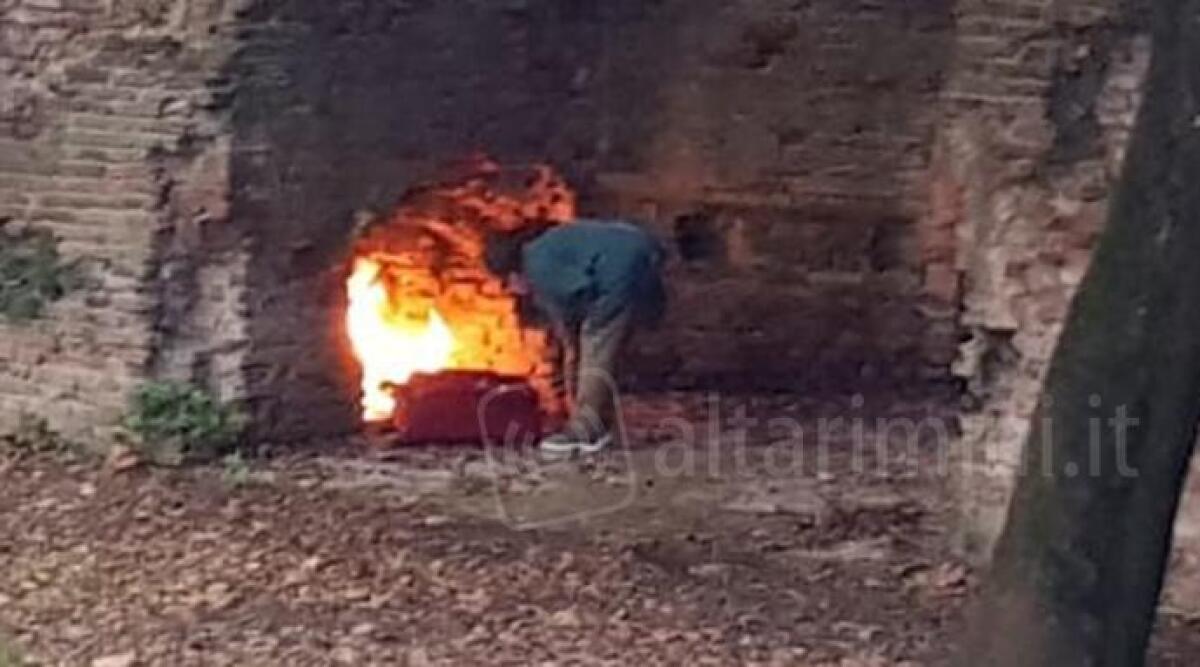 Fuoco acceso in via Matteotti davanti alle scuole Decio Raggi. Segnalazione a Rimini - 