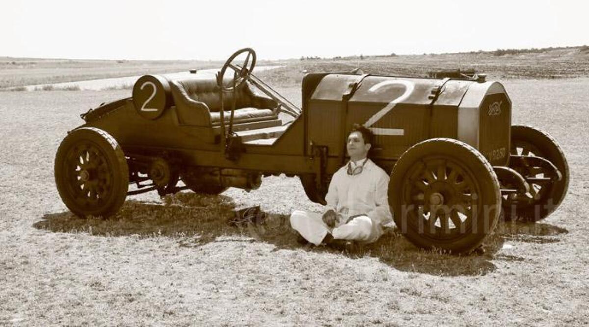 Sfilano auto d'epoca, in Viale Ceccarini a Riccione un insolito concorso di bellezza - 
