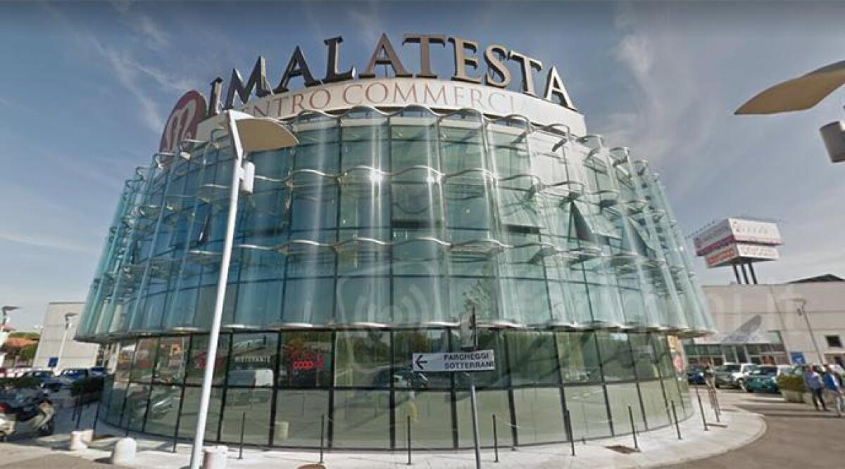 Rimini: ruba nel reparto elettronica del centro commerciale, 51enne finisce in manette -