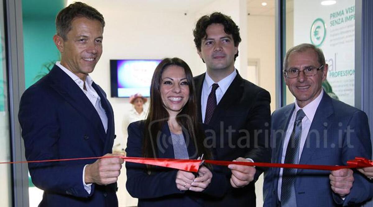 Assessore Morollli e presidente Camera di Commercio Moretti all'inaugurazione della clinica HDental - 