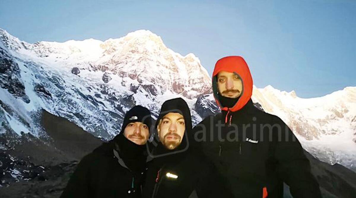 Tre giovani riminesi conquistano l&rsquo;Himalaya. A piedi con lo zaino superano i 4000 metri - 