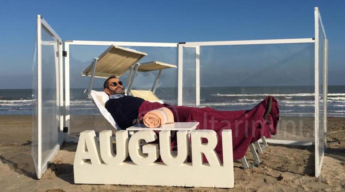 FOTO: prendere il sole in spiaggia d'inverno, a Riccione &egrave; realt&agrave;. Ecco il moderno stabilimento balneare - 