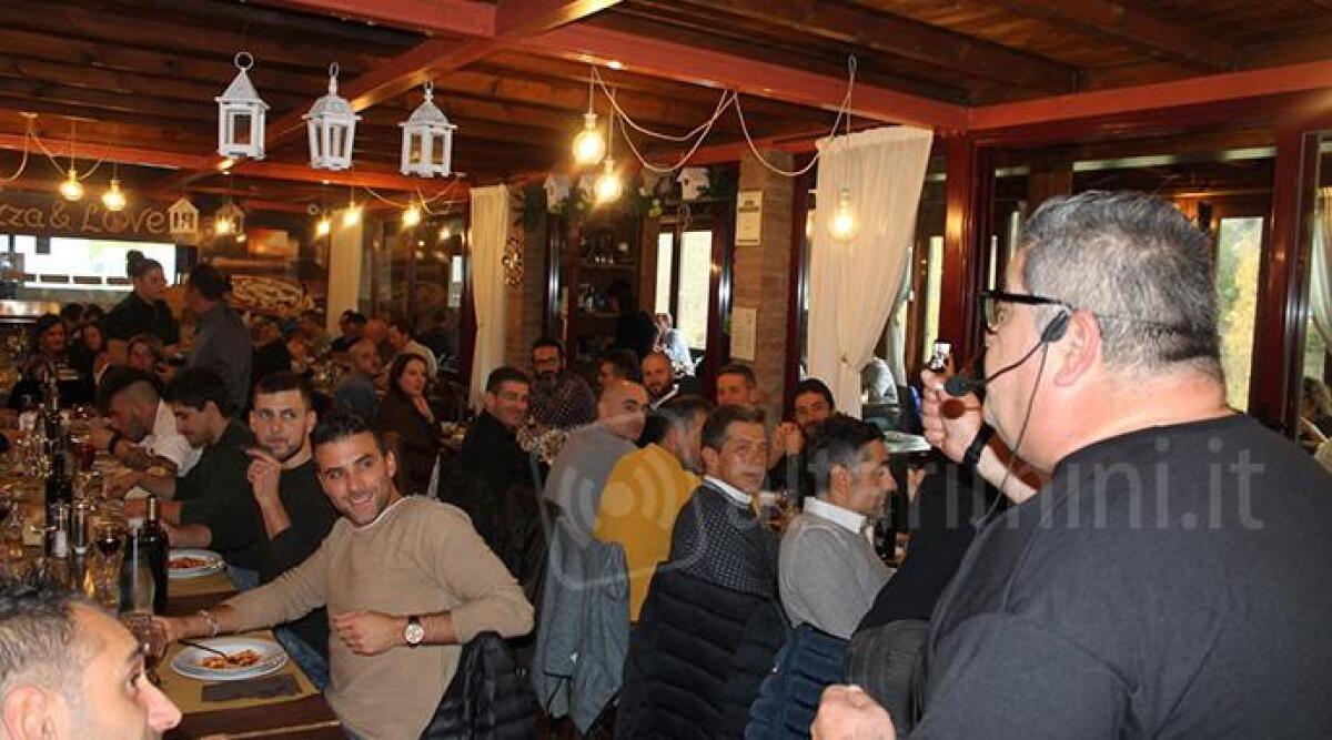 Ciclismo, grande festa al pranzo della Valmaracing. Ospite il professionista della risata 'Bicio' - 