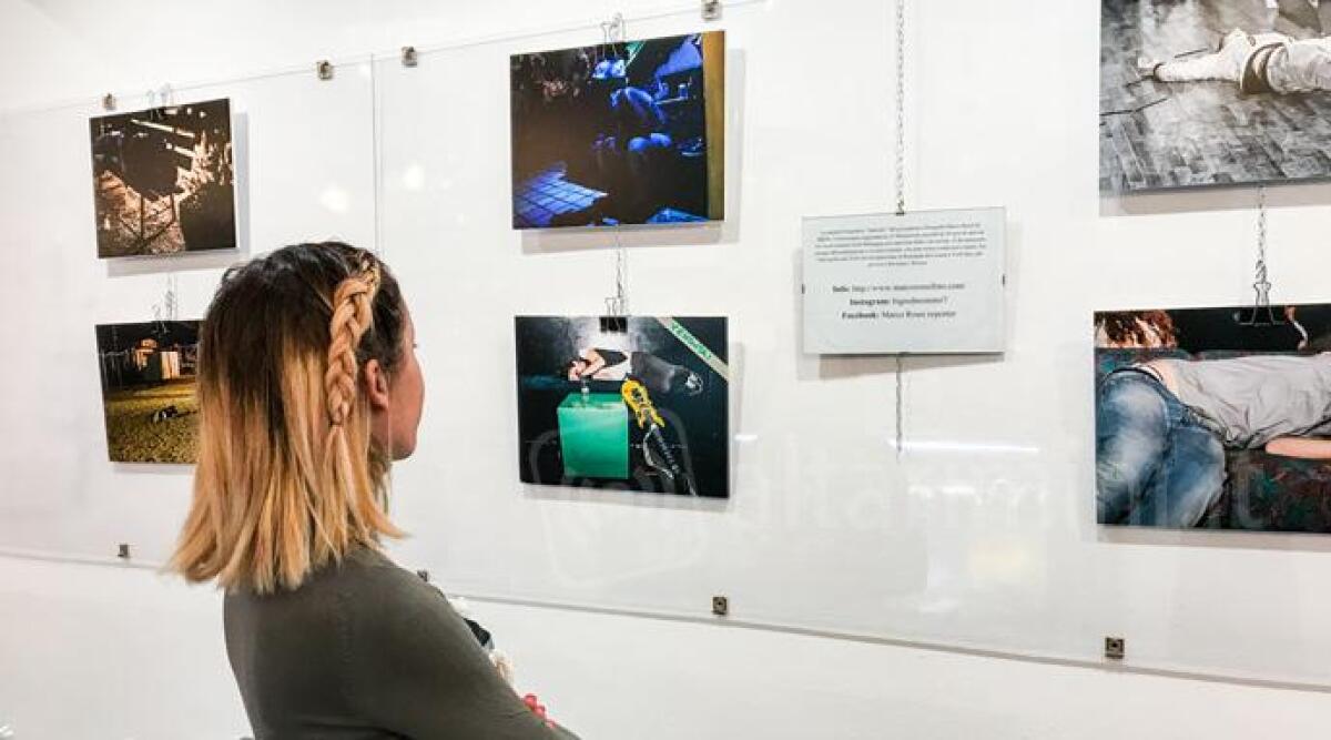 Le foto 'shock' sullo sballo giovanile nei locali della Romagna: tappa a Santarcangelo per la mostra - 