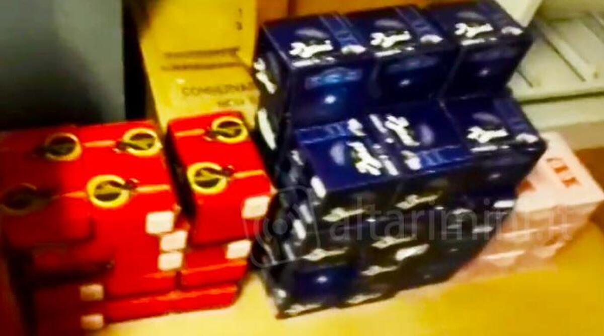 Razzia di dolci nel magazzino, ma il camion con il bottino rimane in panne in autostrada -
