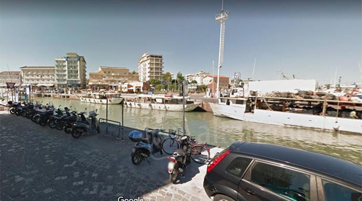 A Cattolica barche di nuovo incagliate nel porto canale -