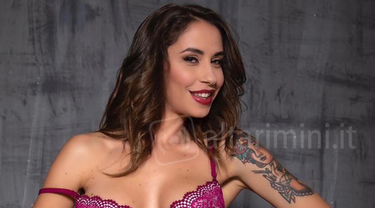 Festa con la pornostar al Pepenero di Riccione per il Fuorisalone del Sigep - 