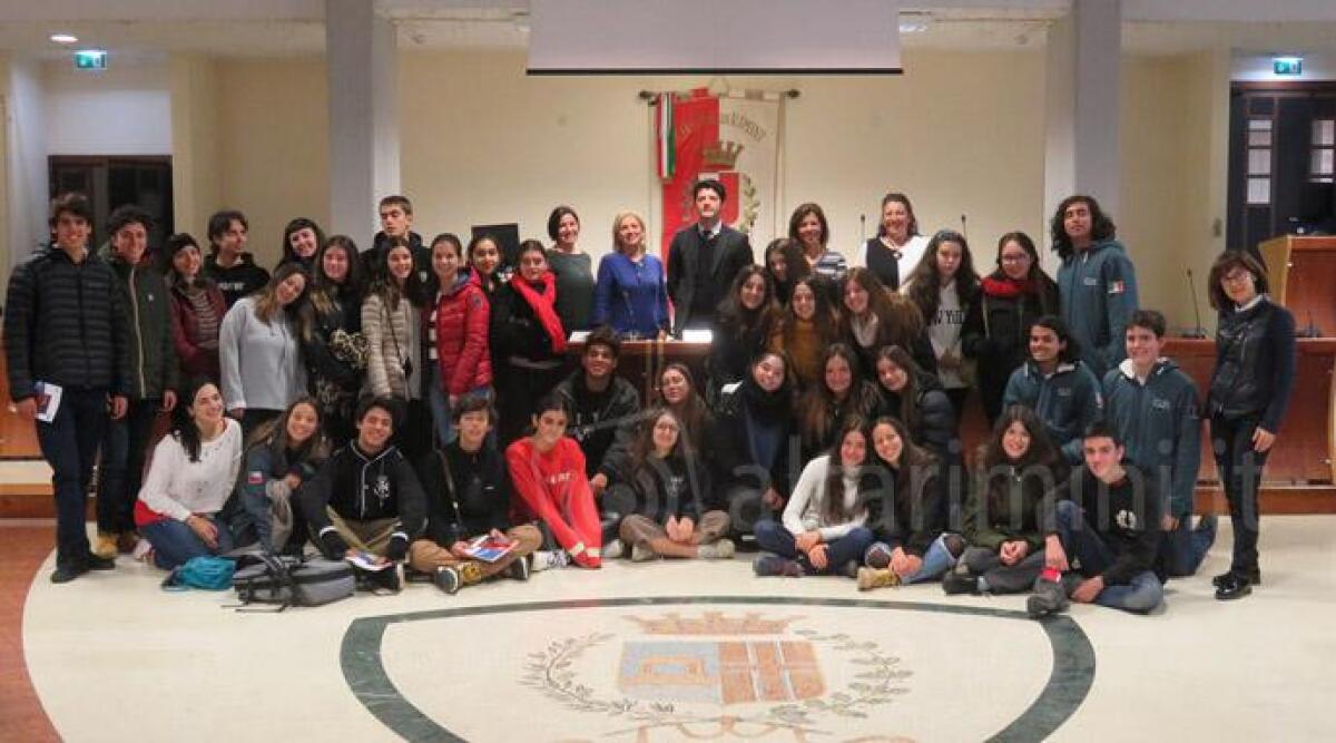Alunni della scuola di Santiago del Cile ospiti del Consiglio Comunale di Rimini - 