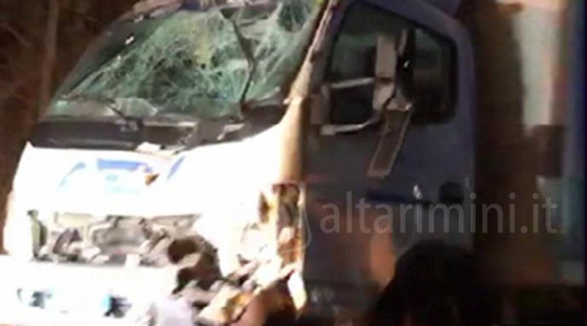 Incidente sulla Marecchiese all'altezza di Corpol&ograve;: due feriti e traffico in tilt - 