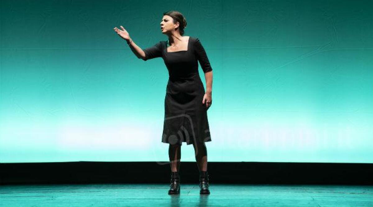 Comicità e satira al teatro della Regina di Cattolica con Geppi Cucciari -