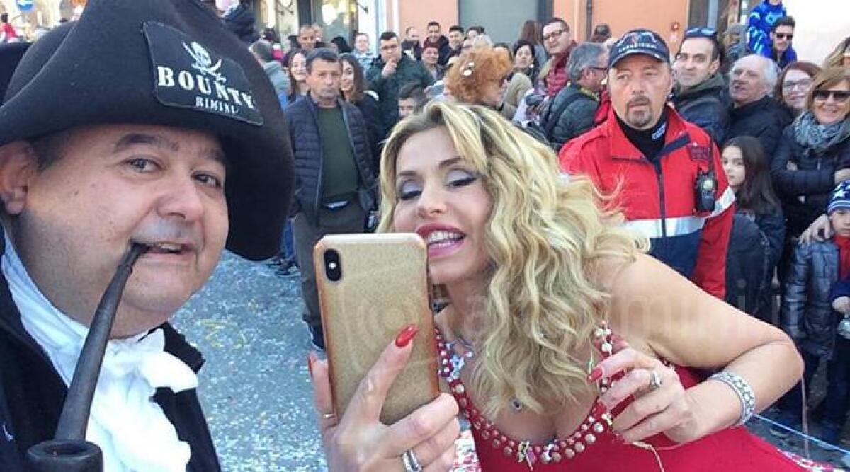 FOTO Carnevale Santarcangelo, sold out con la madrina Valeria Marini - 