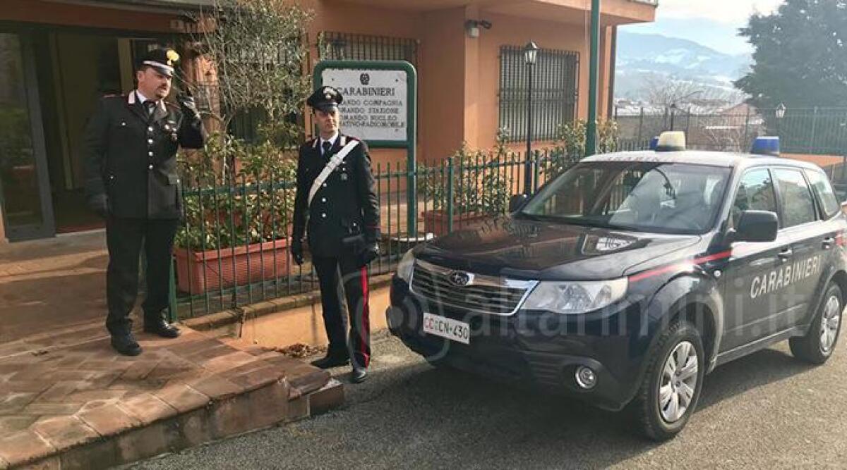 Fratello e sorella di 21 e 26 anni rubano in un negozio, le telecamere li incastrano - 