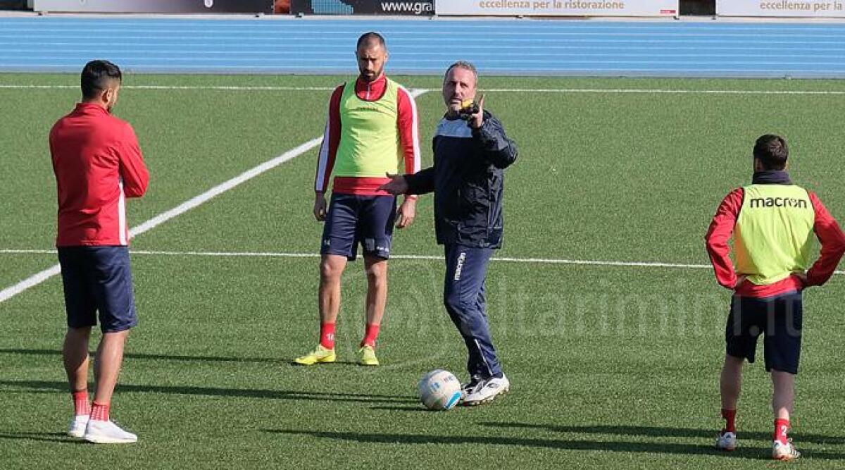 FOTO Rimini Calcio, Petrone come Acori: si torna alla difesa a quattro. In attacco provato Piccioni - 