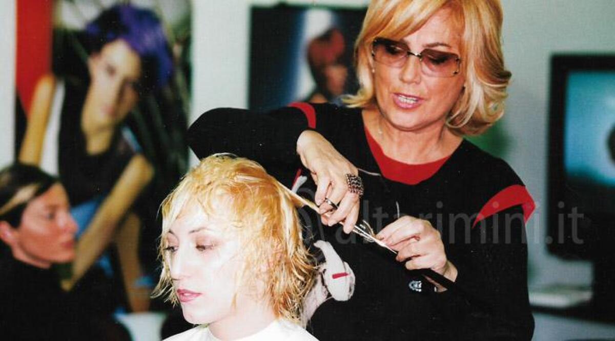 Adriana Cavalli, la celebre parrucchiera riminese si racconta in un libro - 