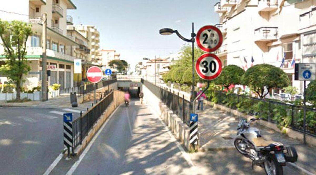 Lavori al sottopasso di viale Rimembranze, stop alle auto a favore di bici e pedoni - 