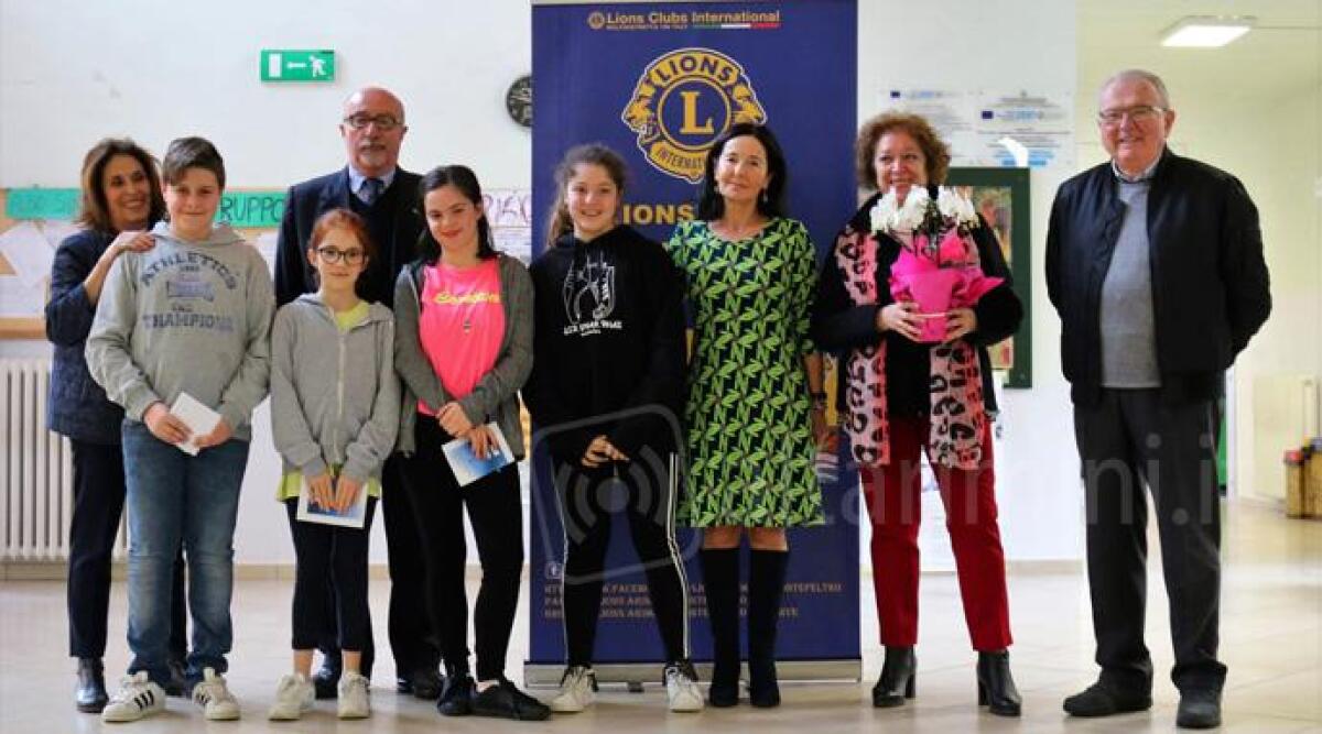 Un poster per la pace, premiati per i loro disegni quattro giovani studenti di Novafeltria - 