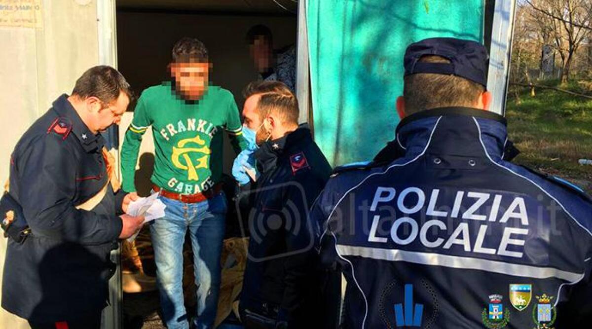 FOTO Dormitori abusivi, scattano sgomberi nelle case coloniche abbandonate di Riccione - 