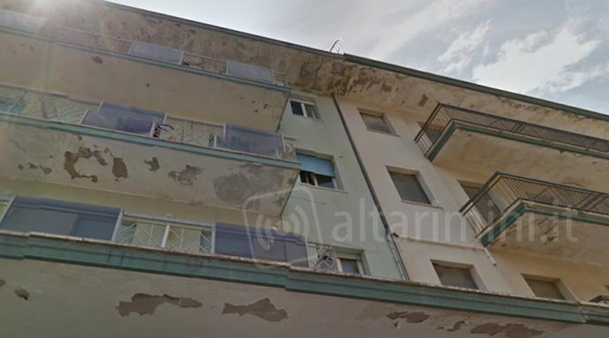 Ex Hotel Aurum, "dormitorio per sbandati": tutto &egrave; rimasto fermo - 