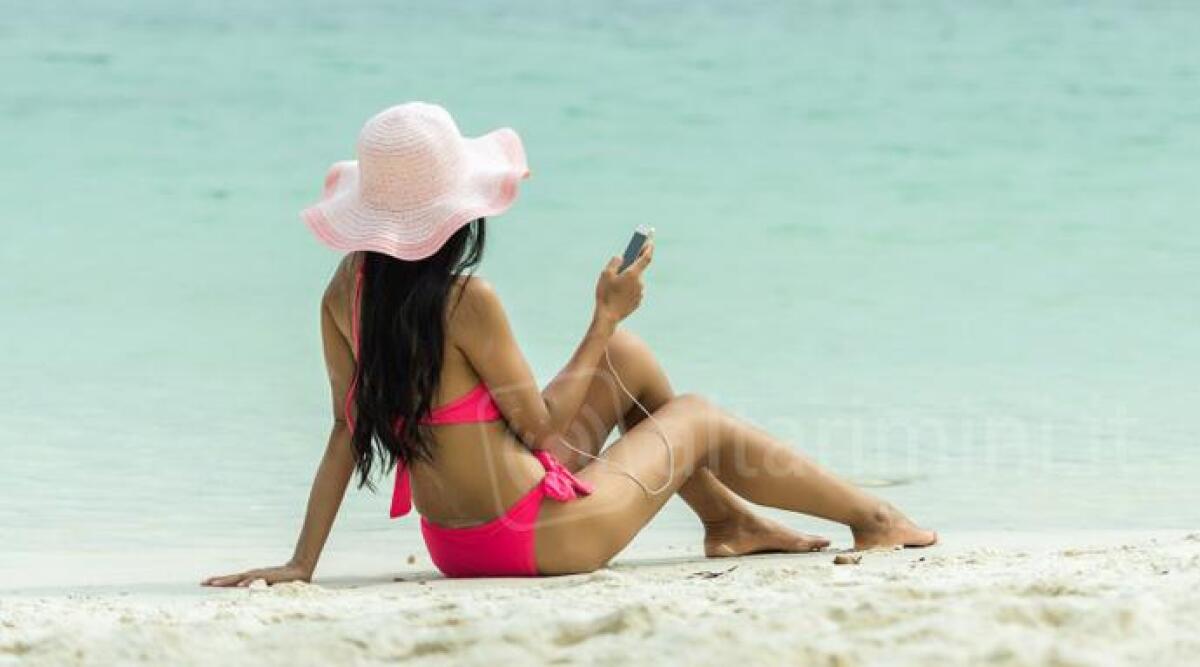 Rivoluzione sulle spiagge di Rimini, pi&ugrave; luci e telecamere. Ma preoccupa il 5G dei cellulari - 