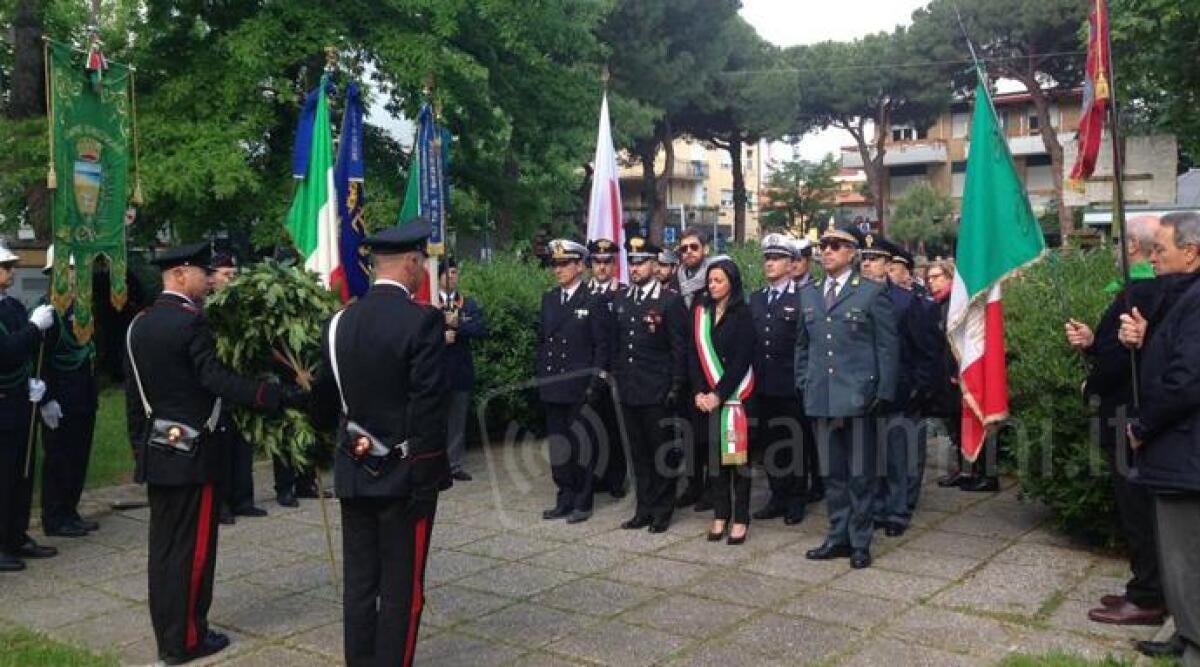 Riccione celebra la liberazione dal nazifascismo con pose di corone e le letture degli studenti - 