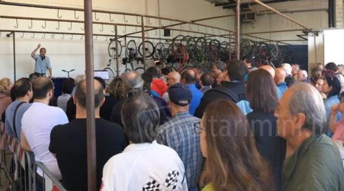 Oggetti smarriti, parte l'asta pubblica. Oltre 30 bici, 70 cellulari e altri articoli - 
