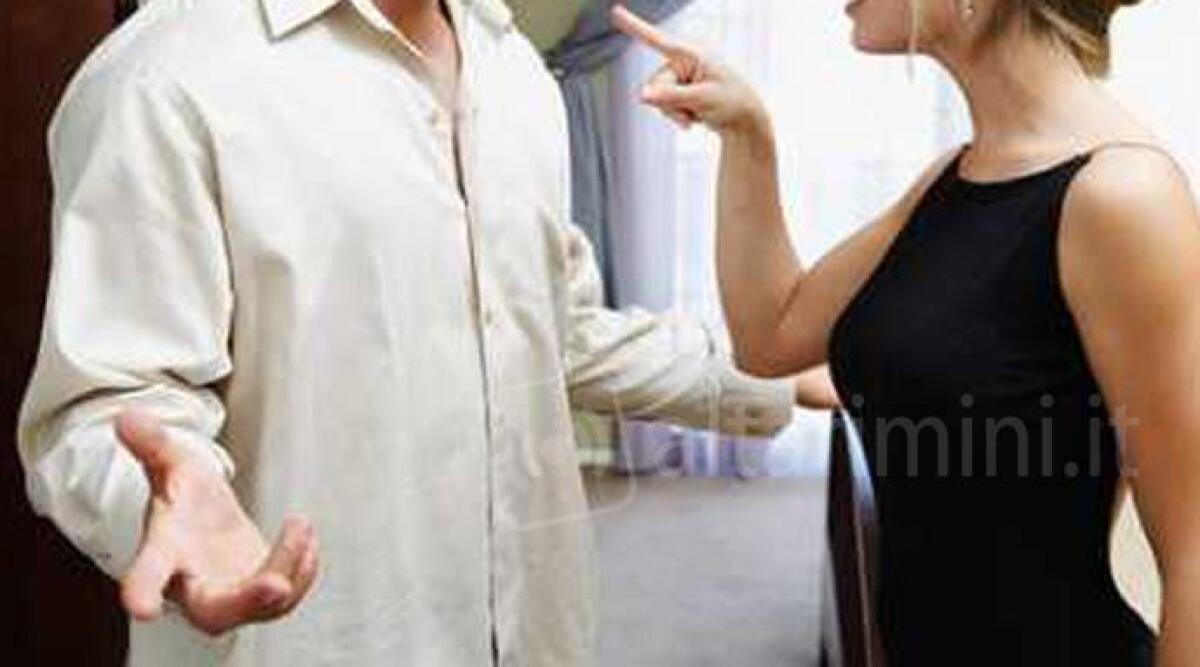 Litigio furioso tra fidanzati: 'sei scostumata'. Poi prendono a calci l'auto della Polizia - Foto di repertorio