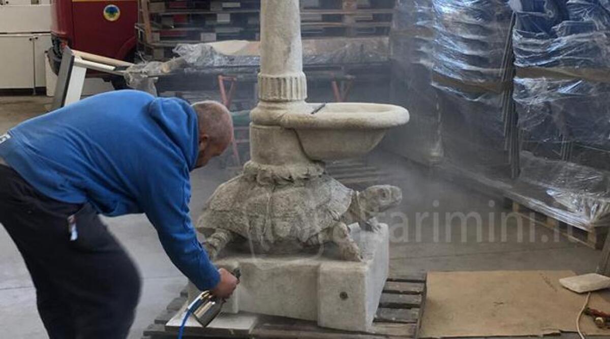 La Tartaruga di Verucchio torna a troneggiare su piazza Malatesta - 