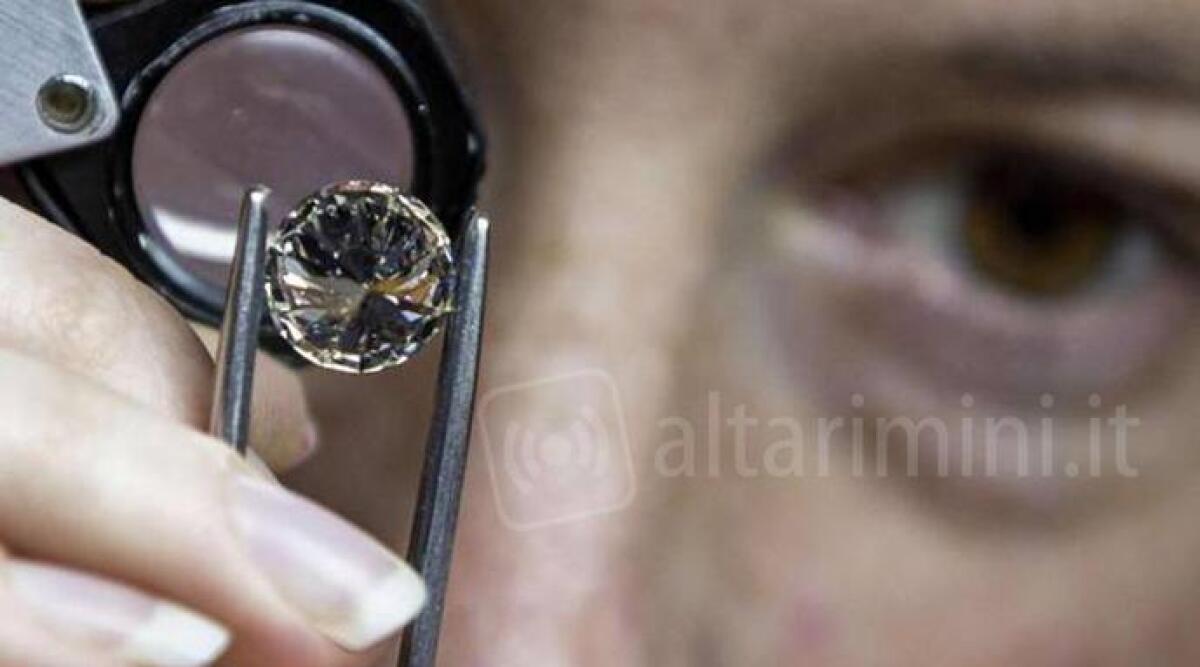 Crack dei diamanti, il 21 ottobre l'udienza in tribunale per la restituzione dei 'preziosi' - 