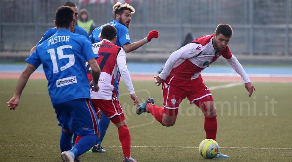 Calcio C, il Rimini al derby di Pesaro (ore 18,30): serve una vittoria per non rimettersi ai risultati altrui -