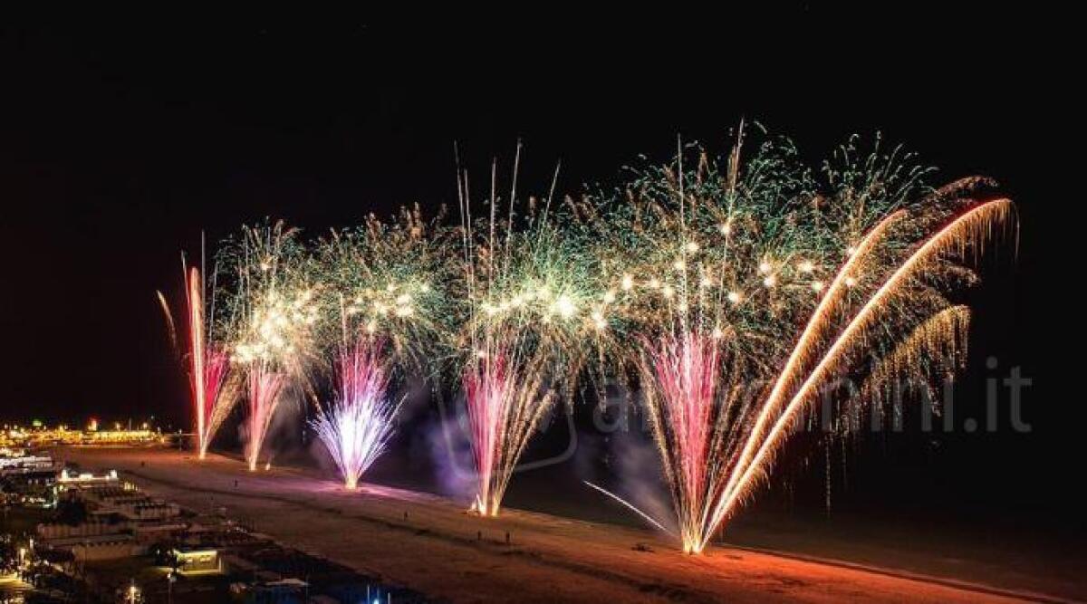 Naso all'ins&ugrave; per i fuochi d'artificio o di corsa per la Strarimini, sar&agrave; un week end col botto - 