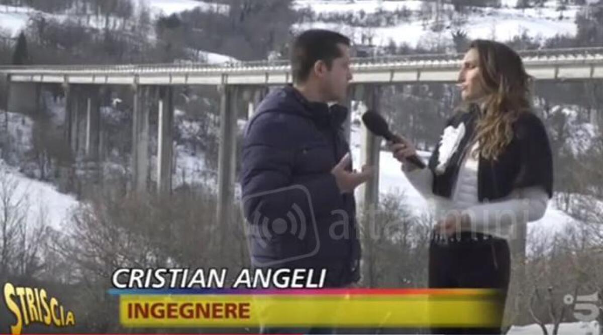 Una troupe di "Striscia la Notizia" indaga sullo stato di salute del ponte di Pietracuta di San Leo -