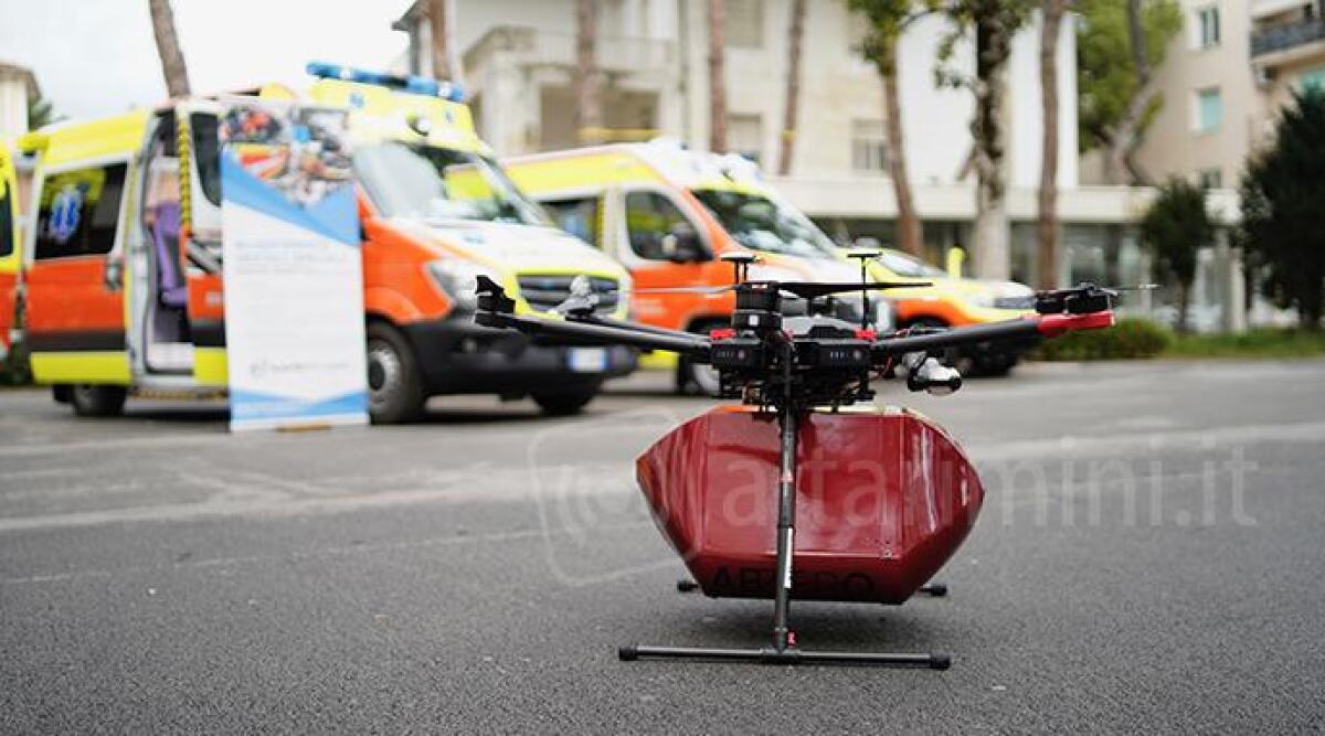 VIDEO Ecco il volo del drone sul mare che porta sangue da Riccione all'ospedale di Rimini - 