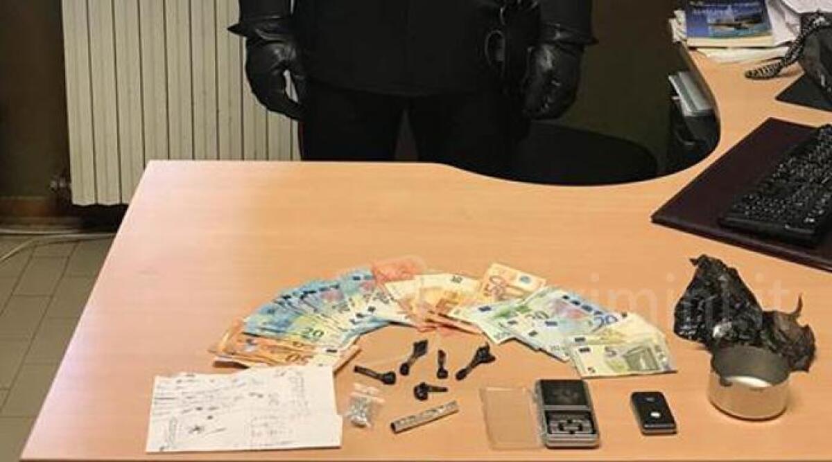 Fidanzati di Gabicce trovati con eroina e 1300 euro in contanti, arrestati -