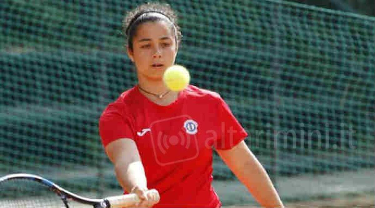 Tennis, Camilla Fabbri vince il derby su Emma Ferrini e conquista i quarti all'Open di Igea - 