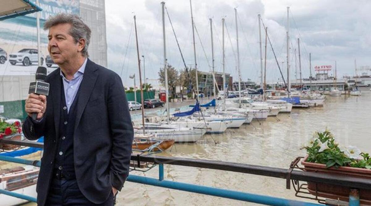Plastica e inquinamento, installato nel porto di Riccione il primo &quot;cestino dei mari&quot; - 