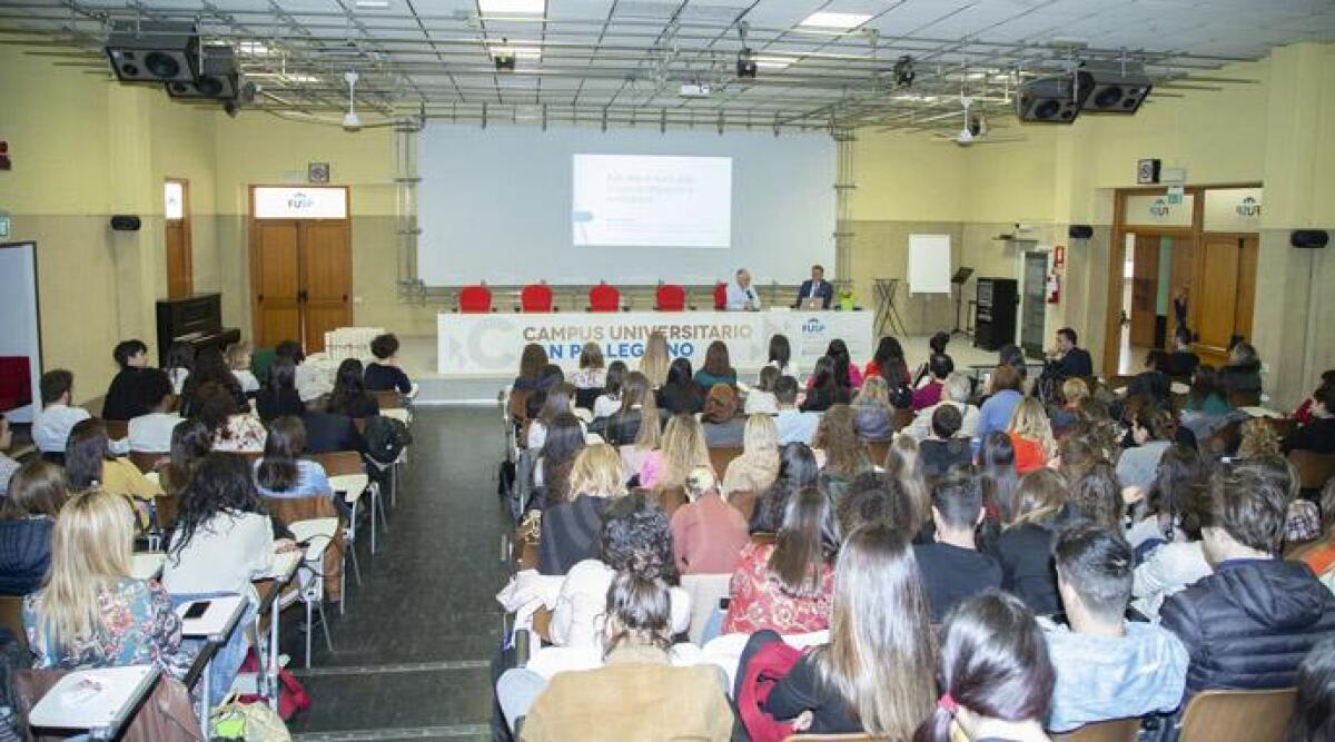 Ecco gli studenti pi&ugrave; abili nelle traduzioni: i nomi dei premiati dal Liceo San Pellegrino - 