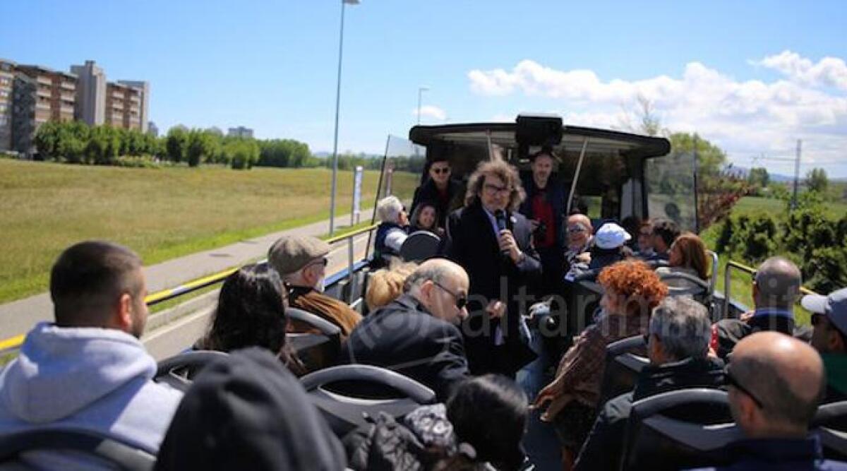 Max Pezzali e Syria nella festa di fine campagna elettorale di Claudio Cecchetto - 