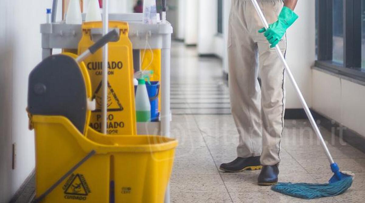 Ritardi nel pagamento di stipendi, straordinari e rimborsi: comparto pulizie delle Poste in sciopero - 