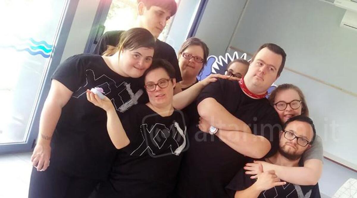 Divertimento con il cuore al parco acquatico per aiutare persone con sindrome di down e con disabilit&agrave; intellettiva - 