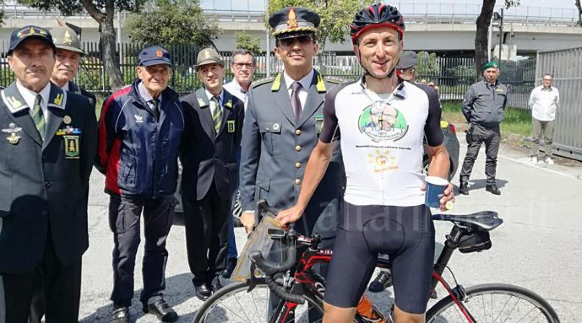 Da Milano alla Sicilia in bici per ricordare l'amico finanziere scomparso - 