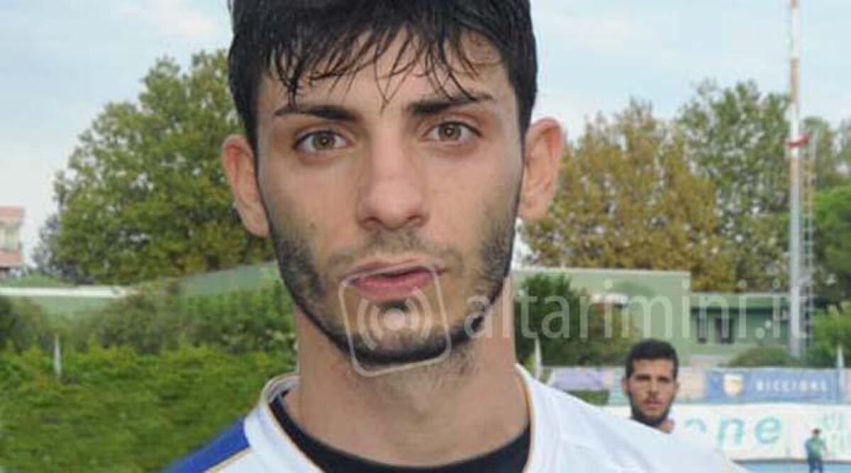 Calcio Prima, il Riccione tessera sei giocatori. Ci sono anche l'attaccante Basile e la bandiera Cardini - 