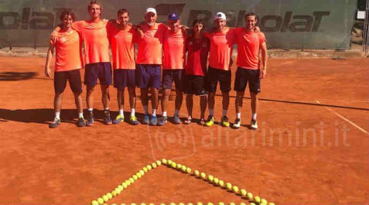 Tennis,  Viserba batte 4-2 il Circolo Ronchi Verdi di Torino e conquista la promozione in A2 - 