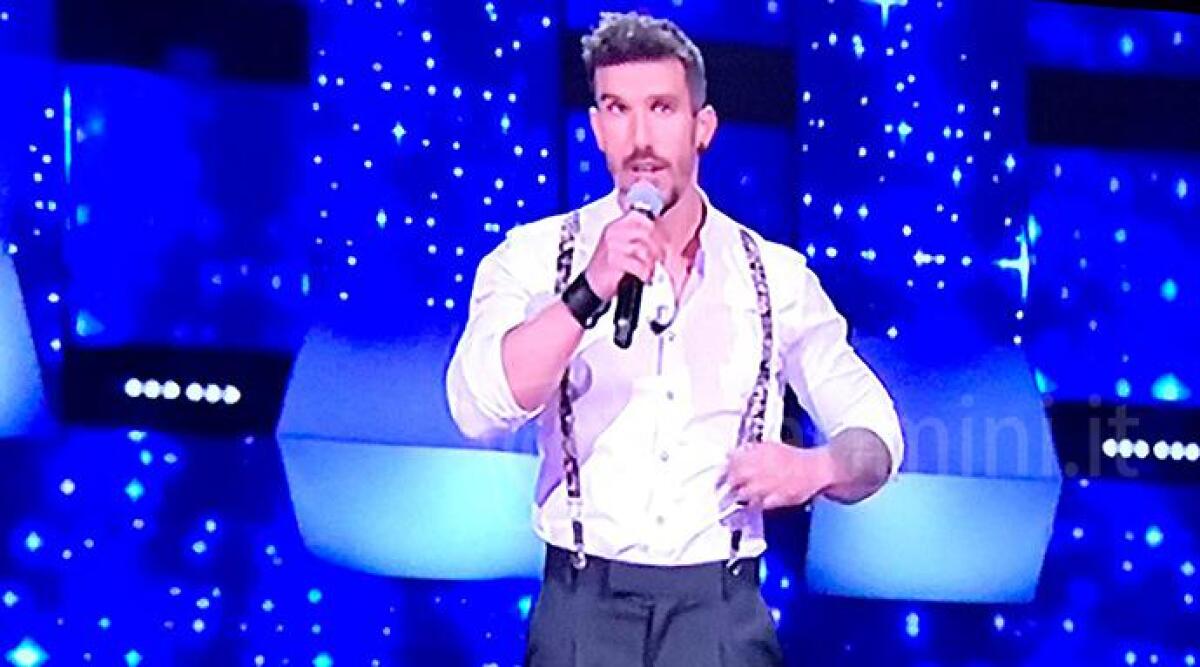 Il riminese Antonio Toni sul palco di All Togheter Now, il talent show con Michelle Hunziker e J-Ax - 