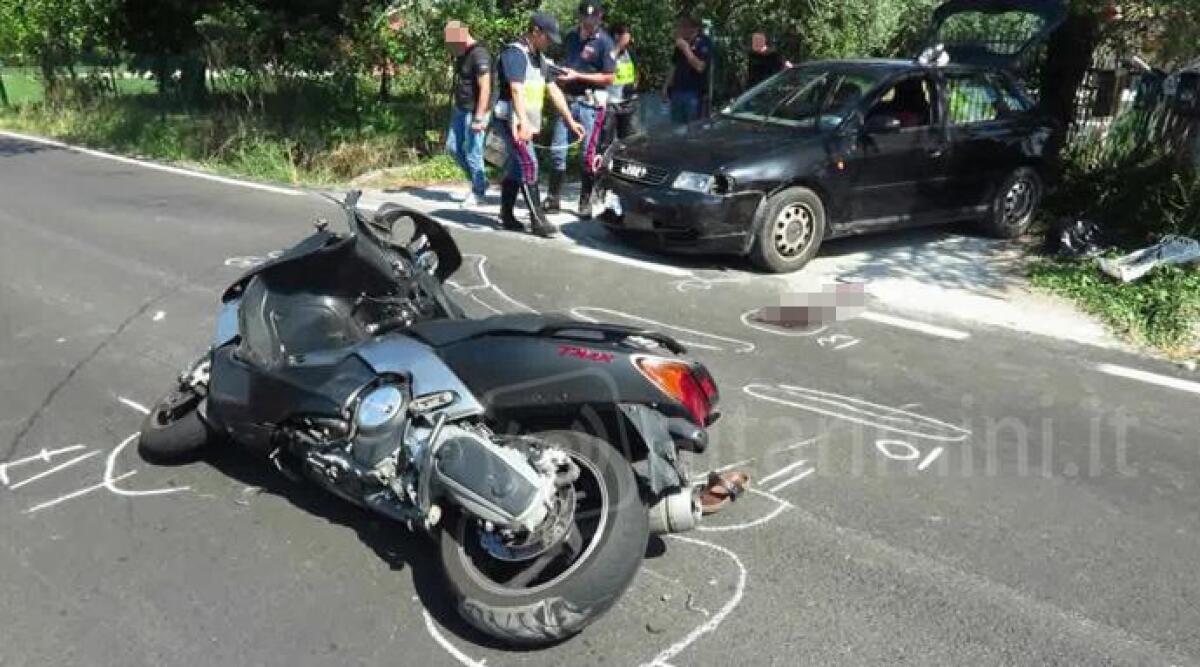 Tragedia sulla via San Salvatore, scooterista perde la vita in un incidente con un'auto - 