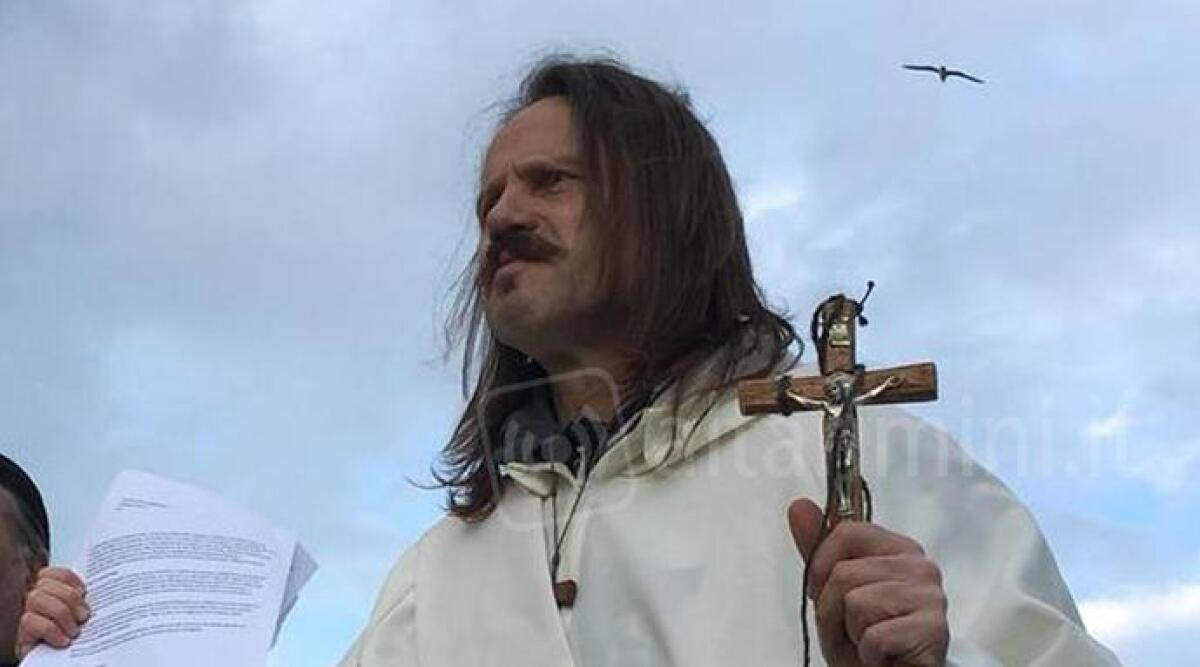 Affidi illeciti, sedicente esorcista Padre David davanti al Tribunale Minori - 