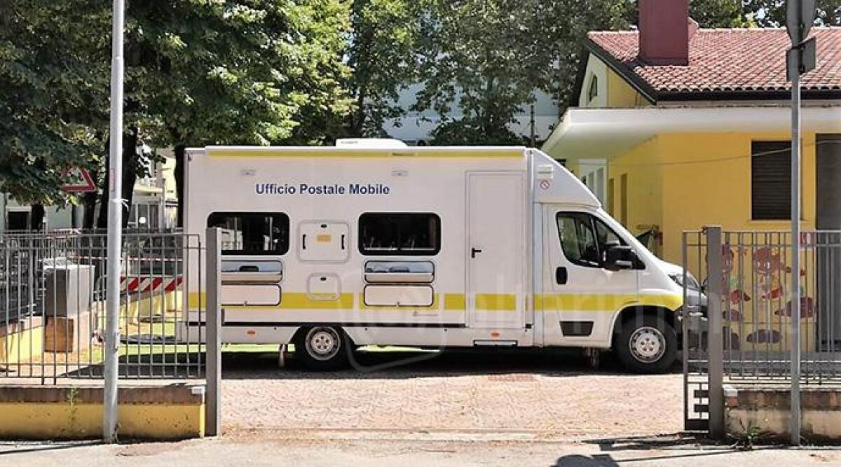 Ufficio fuori uso per una bomba, Poste Italiane interviene con un servizio mobile a Torre Pedrera - 