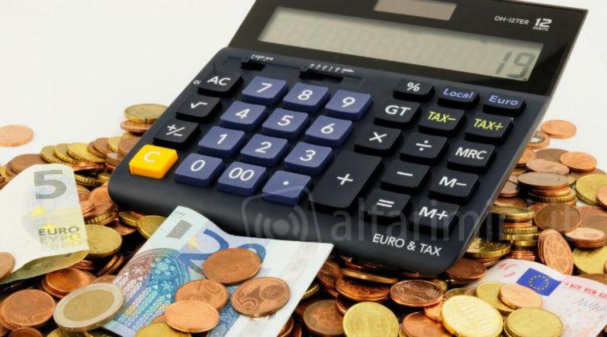 Riccione, broker finanziario truffa clienti per un milione di euro e sparisce - 
